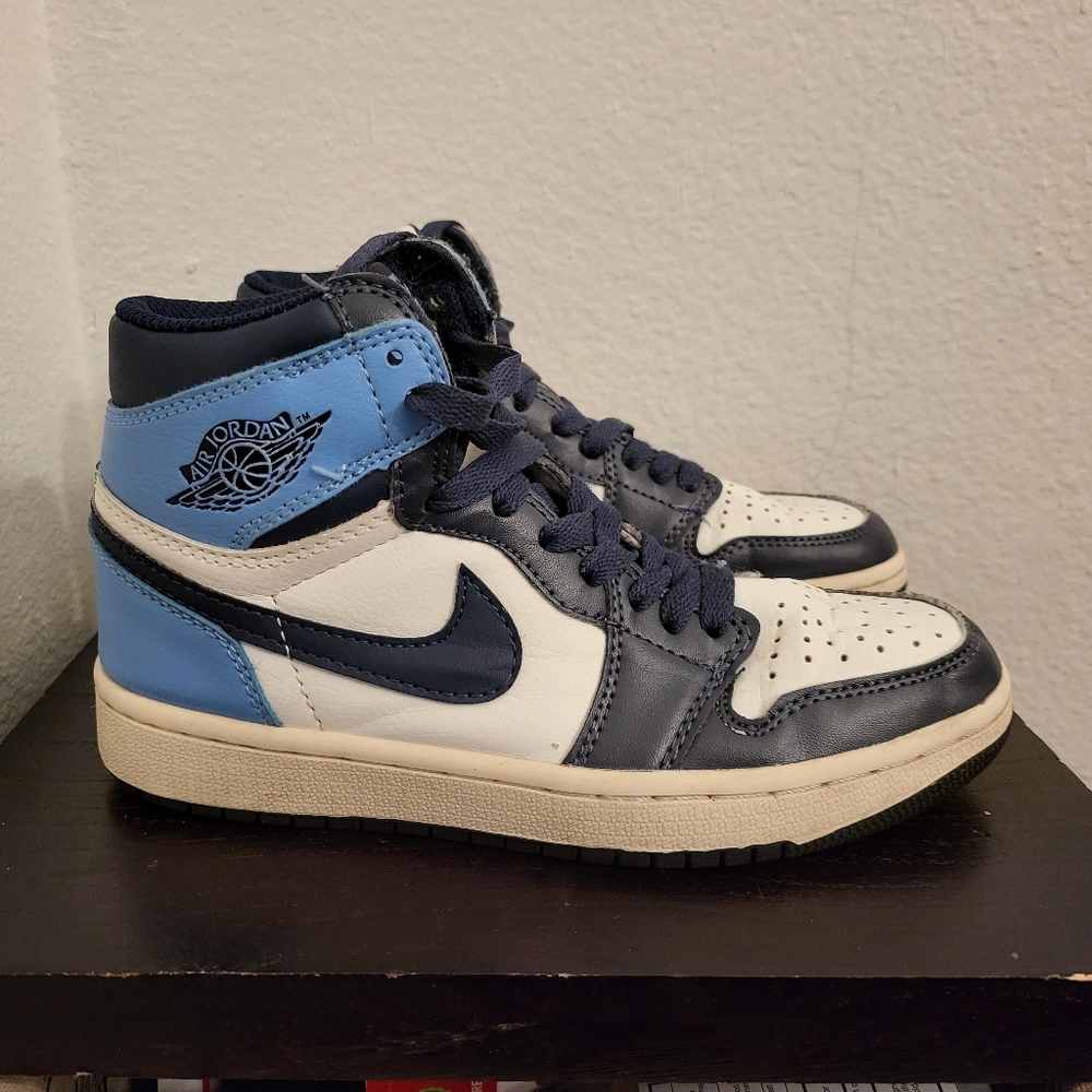 Youth Size 5.5 / Women 7- Jordan 1 Retro OG High Obsidian UNC Q